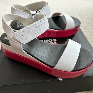 NEW!!! SOREL comfy platform Cameron sandals (white/Barbie pink), sz 7